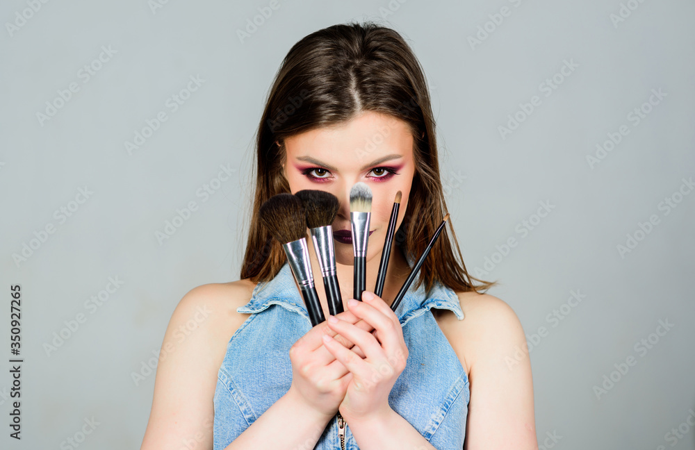 sexy woman with professional make up brush. fashion makeup visage. Confident beauty. skincare cosmetics. beauty hairdresser salon. Lipstick and eyeshadow. sensual woman with long hair, style sexy woman with professional make up brush. fashion makeup visage. Confident beauty. skincare cosmetics. beauty hairdresser salon. Lipstick and eyeshadow. sensual woman with long hair, style