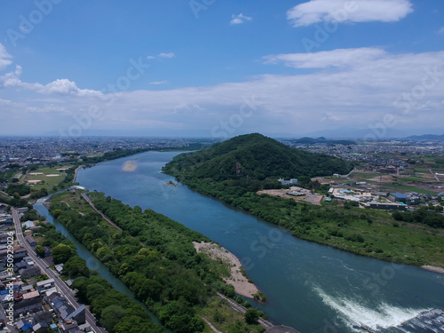 航空撮影した犬山市の町風景と木曽川の風景