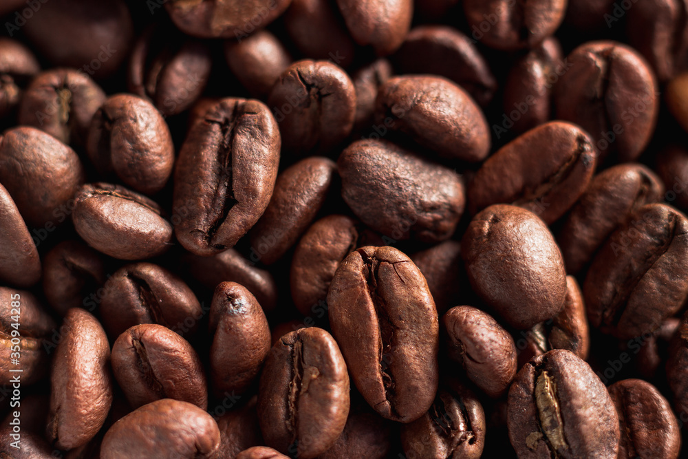 Fototapeta premium średnio palone ziarna kawy prosto z etiopii, 100% arabica