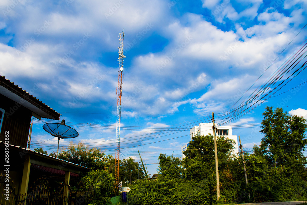 Obraz premium Antenna transmission communication. Cell phone signal base station.