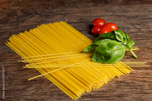 spaghetti with basil and cherry tomatoes