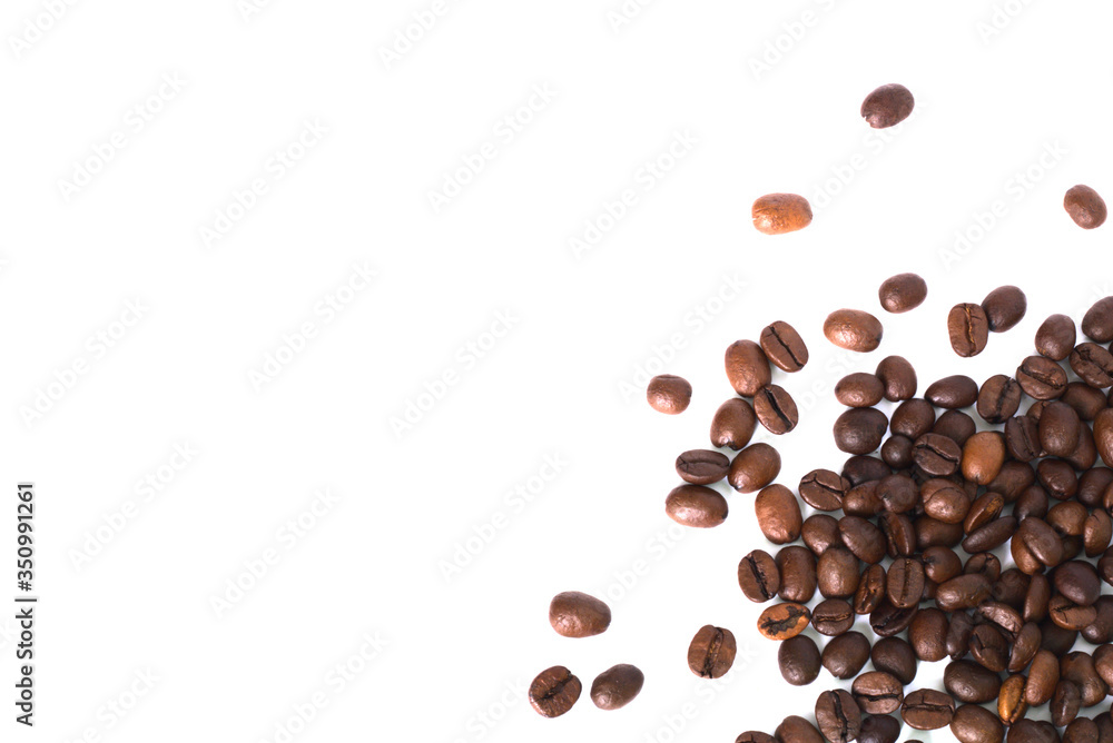 Naklejka premium Brown coffee beans isolated on white background
