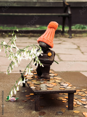 Photography statue in stockholm hat