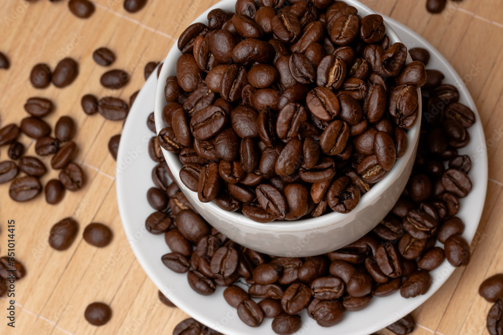 Fototapeta premium coffee, brown, bean, roasted, caffeine, beans, drink, cafe, cup, espresso, texture, dark, food, black, seed, aroma, coffee bean, macro, breakfast, closeup, white, coffee beans, coffe, crop, agricultur
