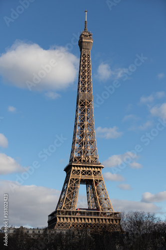 eiffel tower in paris © Gabriel