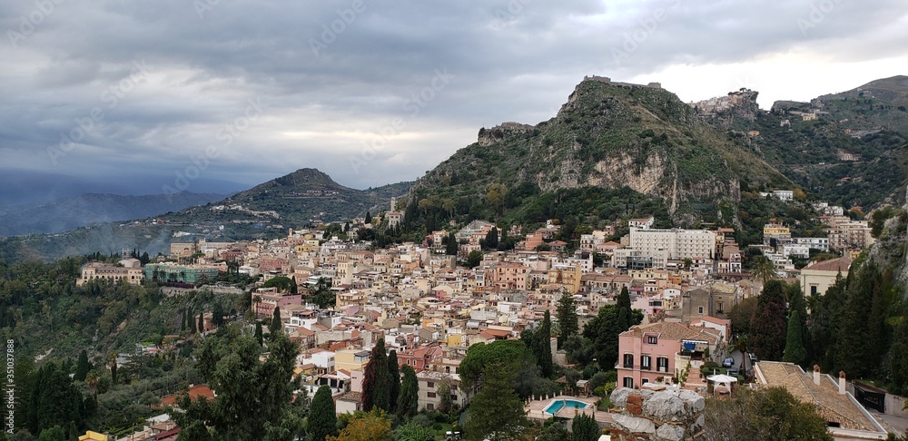 Obraz premium Cidade costeira