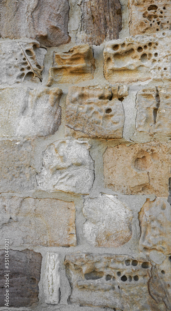Muro de piedra arenisca de la iglesia de Castro Urdiales