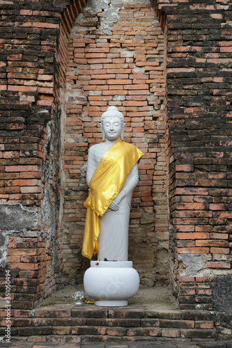 statue of buddha
