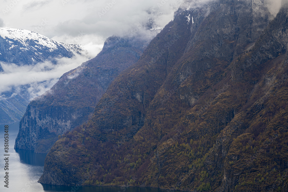 Widok na Aurlandsfjord z punktu widokowego Stegastein