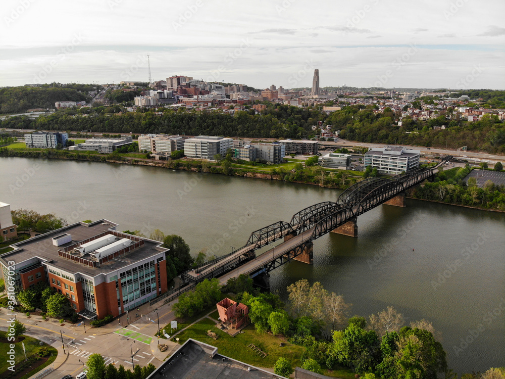 Obraz premium Pittsburgh Hot Metal Bridge South Side Flats