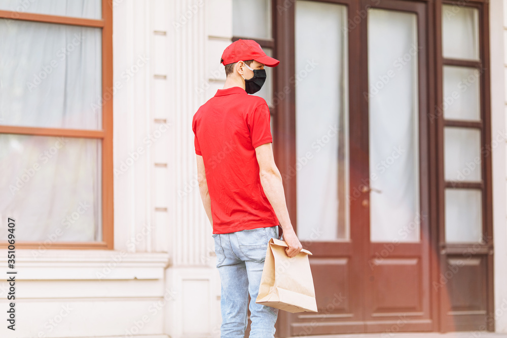 Fototapeta premium A courier delivers takeaway food. Delivery service
