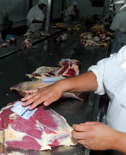 carne vacuna en frigorifico