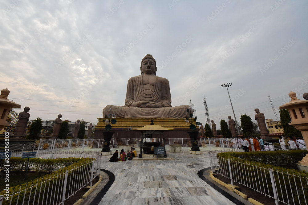 Fototapeta premium 仏陀がついに真理に到達した聖地 ブッダガヤ（インド）