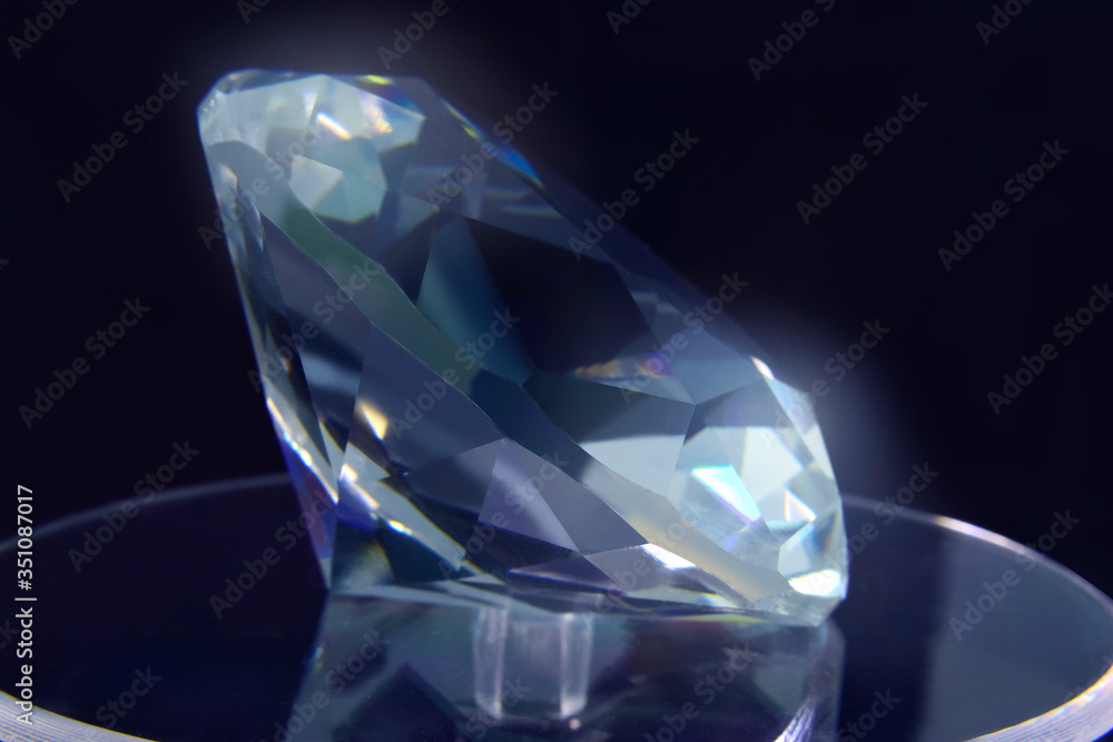 Selected diamonds
In the tong
For making jewelry Selected diamonds
In the tong
For making jewelry