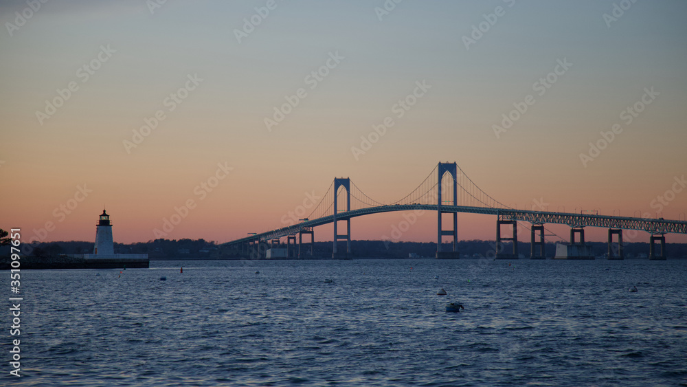 Fototapeta premium newport bridge sunset