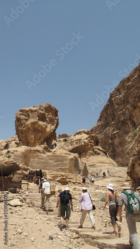 世界有数の巨大遺跡　最後の聖戦　ペトラ遺跡」（ヨルダン） © 徹太郎 酒井