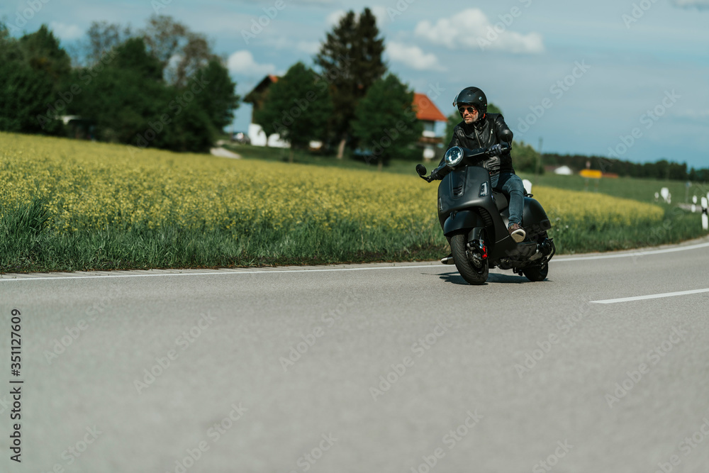 Obraz premium Motorroller Fahrt