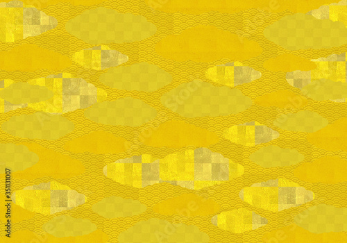 Japanese traditional pattern.Wave pattern.Japanese background material.
背景：青海波 市松模様 波 和柄 金