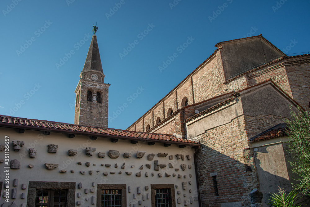 Basilika Sant'Eufemia und Croce del Patriarcato Gradese, Campo dei Patriarchi, Grado, Gorizia, Friaul-Julisch Venetien, Italien