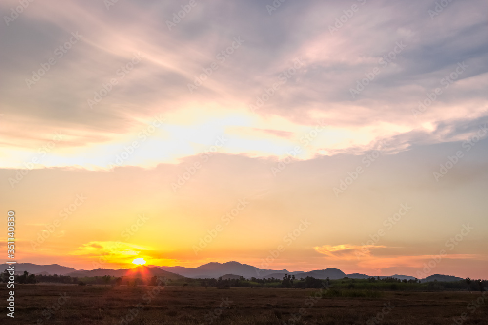 Obraz premium sunset over the mountains