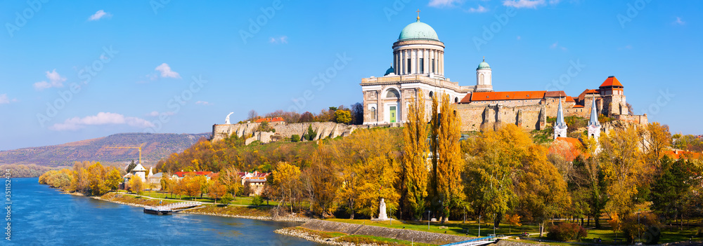 Obraz premium Basilica is religion landmark of Esztergom in Hungary