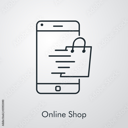 Símbolo de aplicación de tienda en línea. Icono plano lineal con texto Online Shop con bolsa de la compra en teléfono inteligente en fondo gris