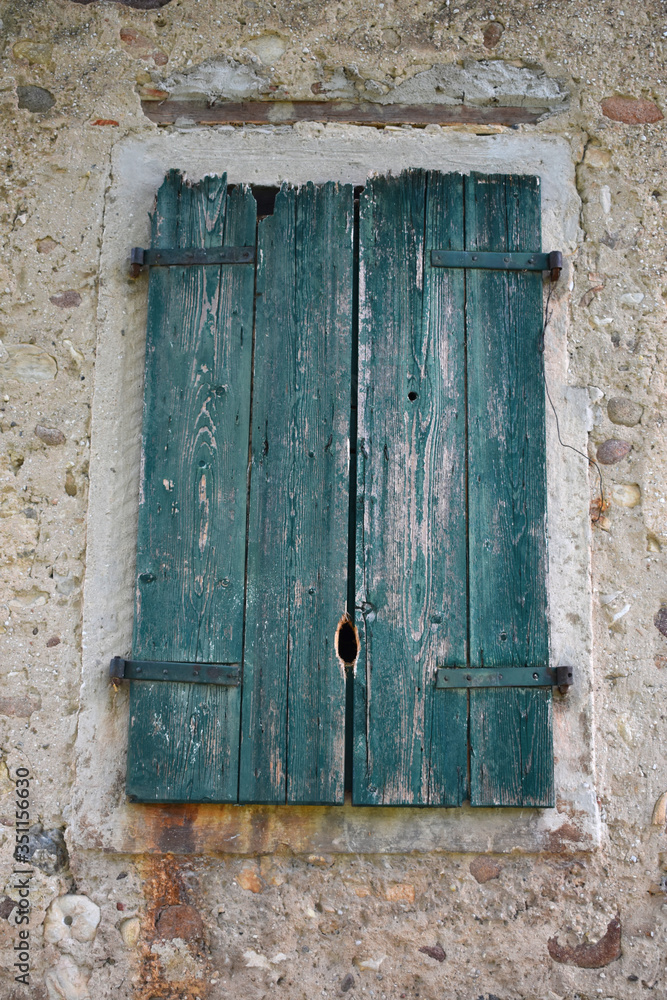 finestra vecchia