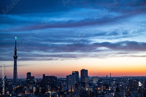 もうすぐ夜明けの東京 © Naomi