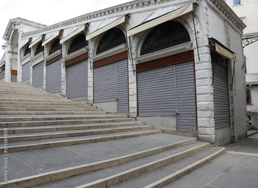 Fototapeta premium shutters of the closed shops on the famous Rialto Bridge in Veni