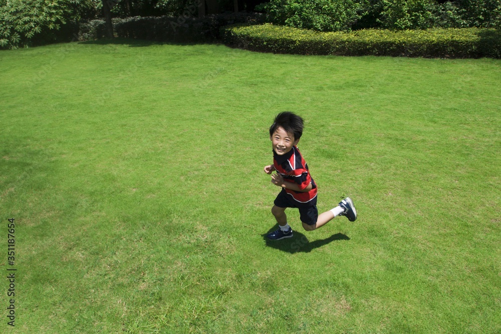 Fototapeta premium Boy running in the park