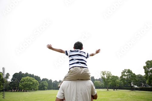 Slika na platnu Father giving son a piggy back ride