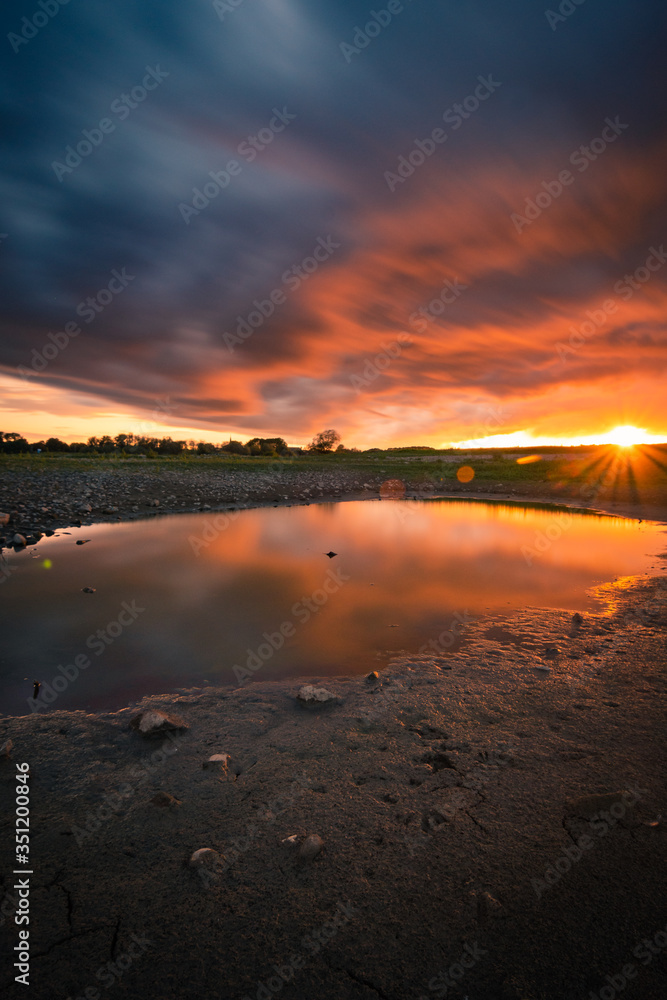 Fototapeta premium Sonnenuntergang nach Unwetter