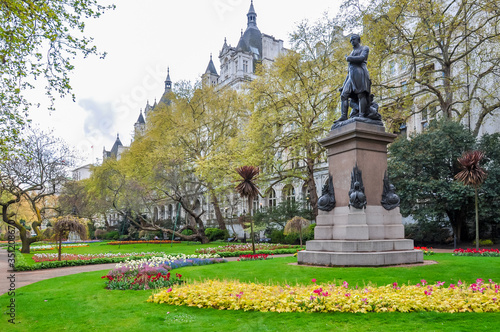Foto Victoria embankment gardens in spring, London, UK