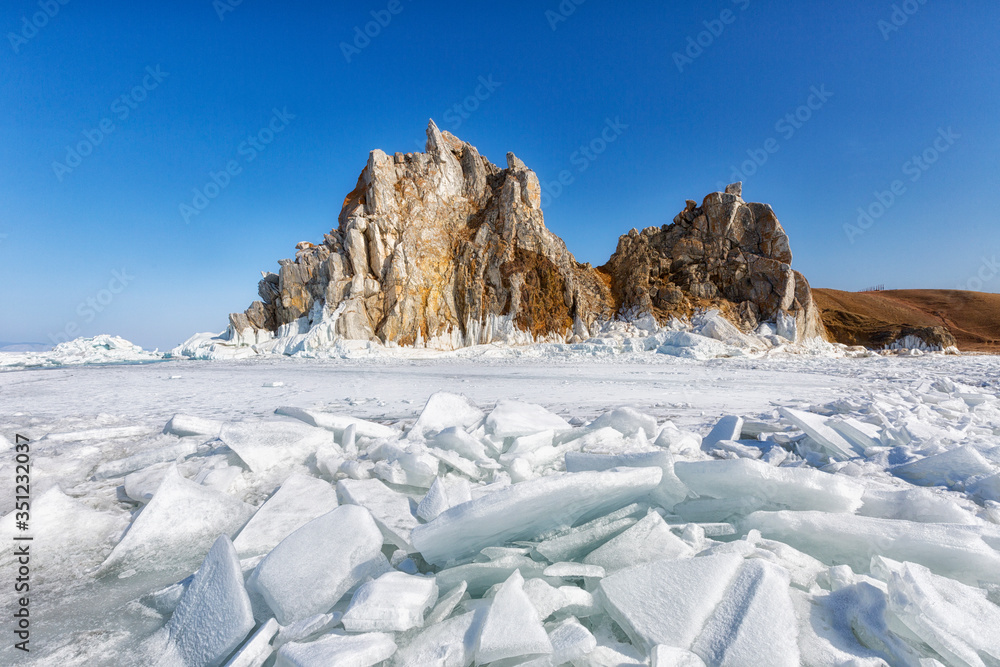 Obraz premium Rocks covered with ice on Lake Baikal in sunny winter day