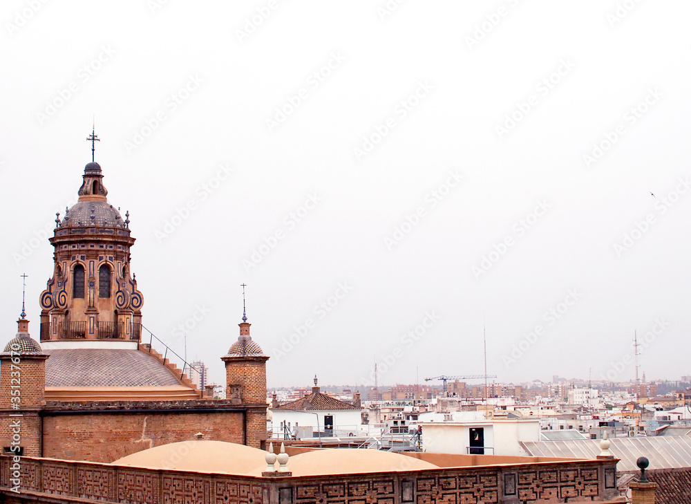 Obraz premium Hot summer day on the top of Sevilla. Great city view. 