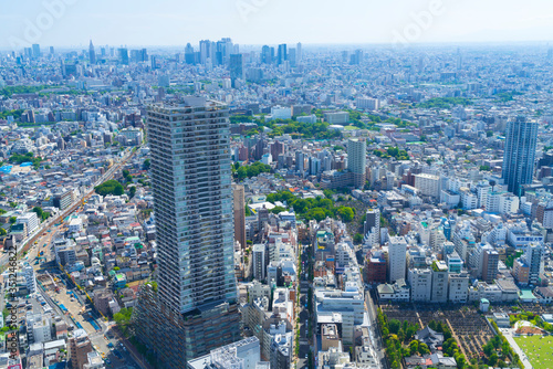 Fototapeta Naklejka Na Ścianę i Meble -  東京風景　池袋から望む新宿方面　2019年5月