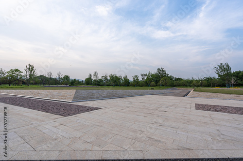 Fototapeta Naklejka Na Ścianę i Meble -  road in city park