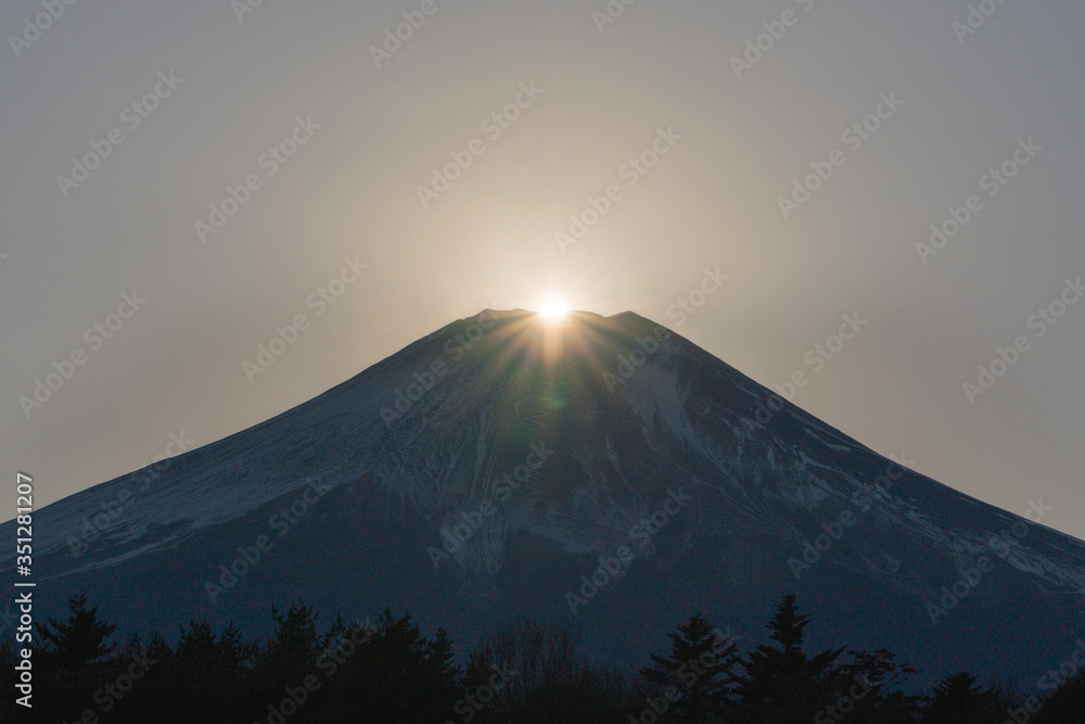 Fototapeta premium 富士山-1(ダイヤモンド富士山)