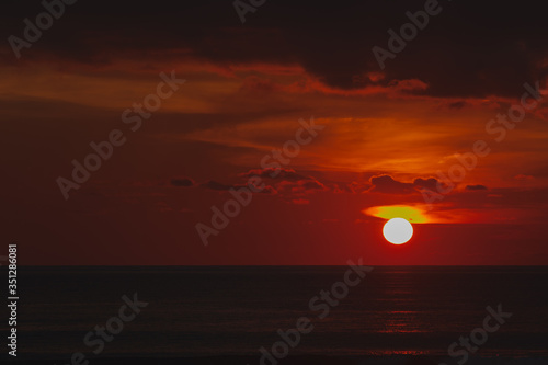 Fototapeta Naklejka Na Ścianę i Meble -  Stunning dramatic sunset over the ocean.
