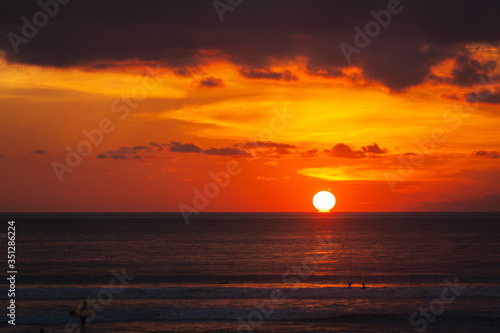 Fototapeta Naklejka Na Ścianę i Meble -  Stunning dramatic sunset over the ocean.