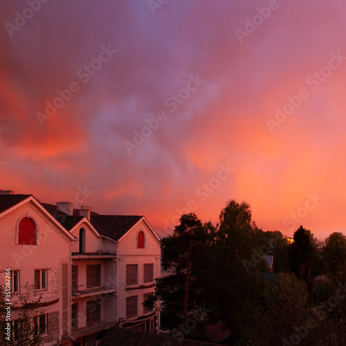 Pink orange sunset and building © Денис Игнатов
