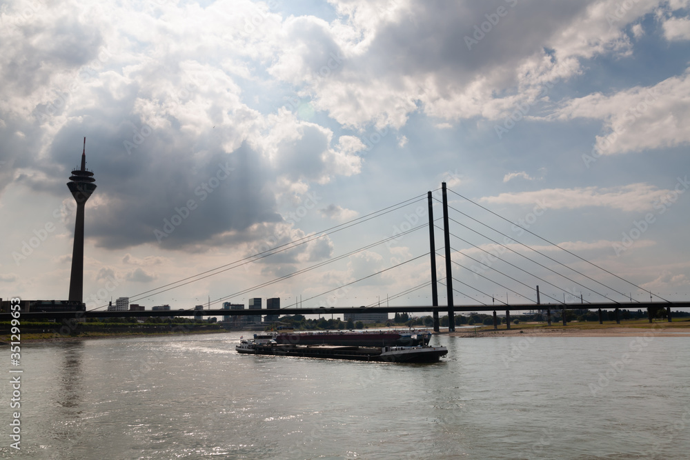 Fototapeta premium Horizonte ciudad de Düsseldorf