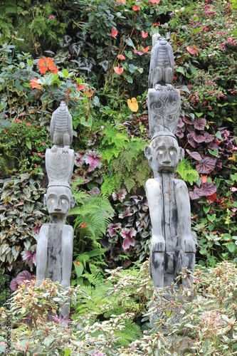 Sculture tribali di divinità in legno