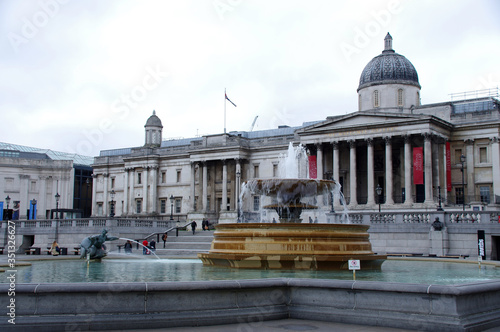 Trafalgar  fountain photo