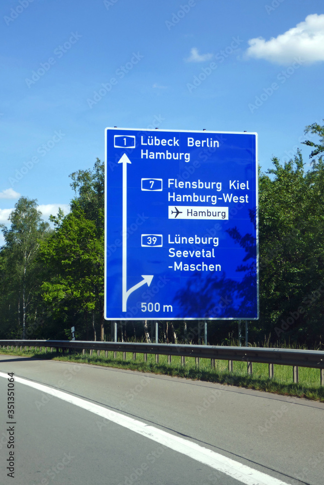 autobahnschild 1, A1, A 1, Lübeck, Berlin, Hamburg, 7, A7, A 7, Flensburg,  Kiel, Hamburg-West, Hamburg West, Hamburg, West, Flughafen Hamburg,  Flughafen, 39, A39, A 39, Lüneburg, Seevetal, Maschen, 50 Photos | Adobe  Stock