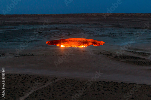 Darvaza (Derweze) gas crater (called also The Door to Hell) in Turkmenistan Fototapet