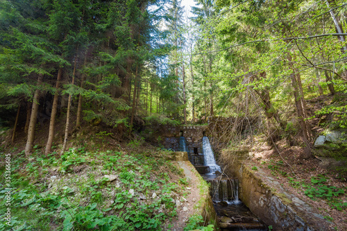 Fototapeta Naklejka Na Ścianę i Meble -  Spring trekking Beskidy Rysianka Romanka