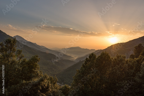Frankreich, Korsika, Pietrosella, Sonnenuntergang im Westen der Insel / Gebirgskette