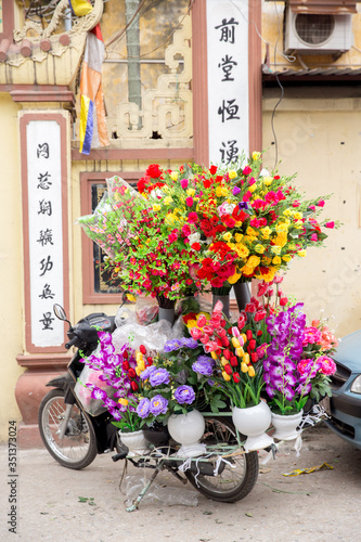 Vietnam, Hà Nội, Hanoi, Stadtteil Cong Vi Ba Dinh / Q. Ba Dính, Blumenverkauf auf einem Roller