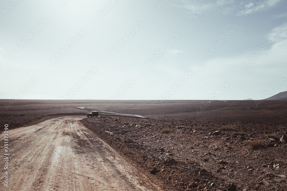 Spanien, Kanaren, Pájara, Auf der Insel Fuerteventura. Fahrt mit dem Auto im Süden von Fuerteventura. Hier auf der Straße die zum Strand El Puertito oder Playa Calle Piragua führt Spanien, Kanaren, Pájara, Auf der Insel Fuerteventura. Fahrt mit dem Auto im Süden von Fuerteventura. Hier auf der Straße die zum Strand El Puertito oder Playa Calle Piragua führt